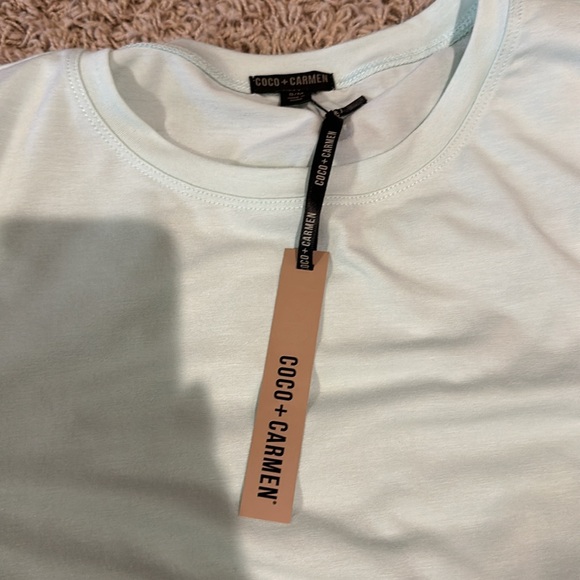 Coco + Carmen 3/4 Length Tops - Picture 7 of 9